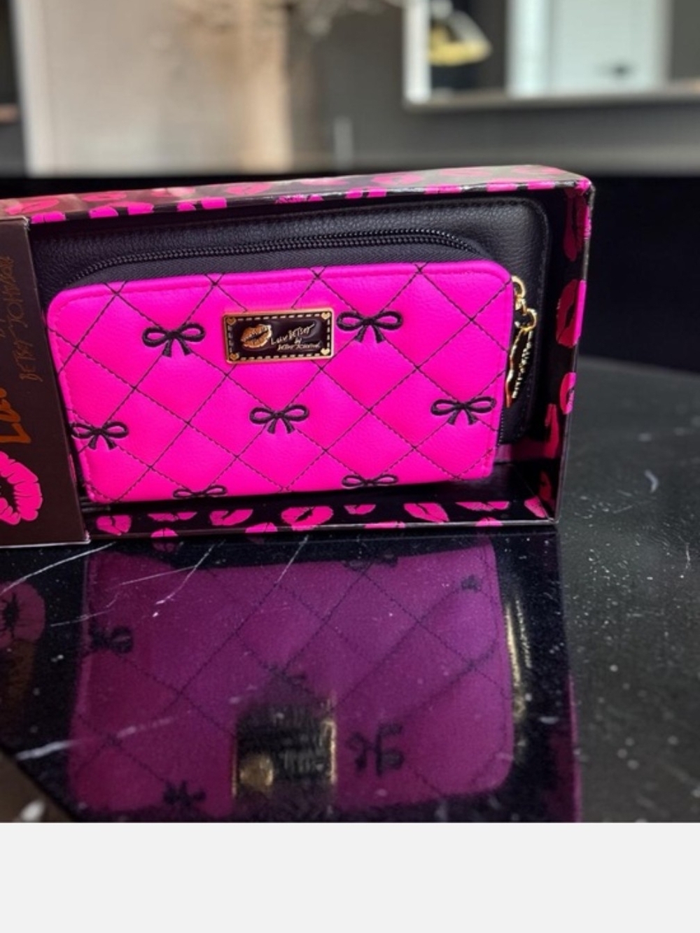 Hot Pink Quilted Bow Zip Card Holder New W/Box Luv Betsy By Betsy Johnson - Picture 8 of 8